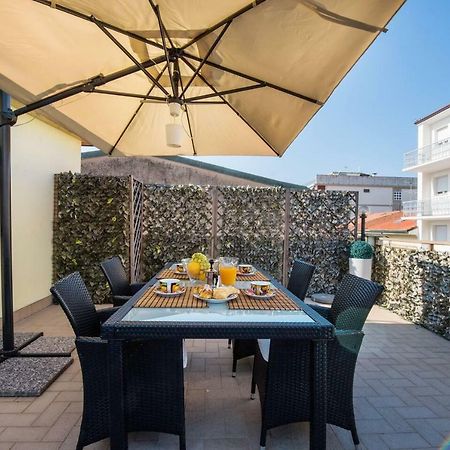 Altido Apt For 8 With Huge Terrace In Old Town Of 维亚雷焦 外观 照片