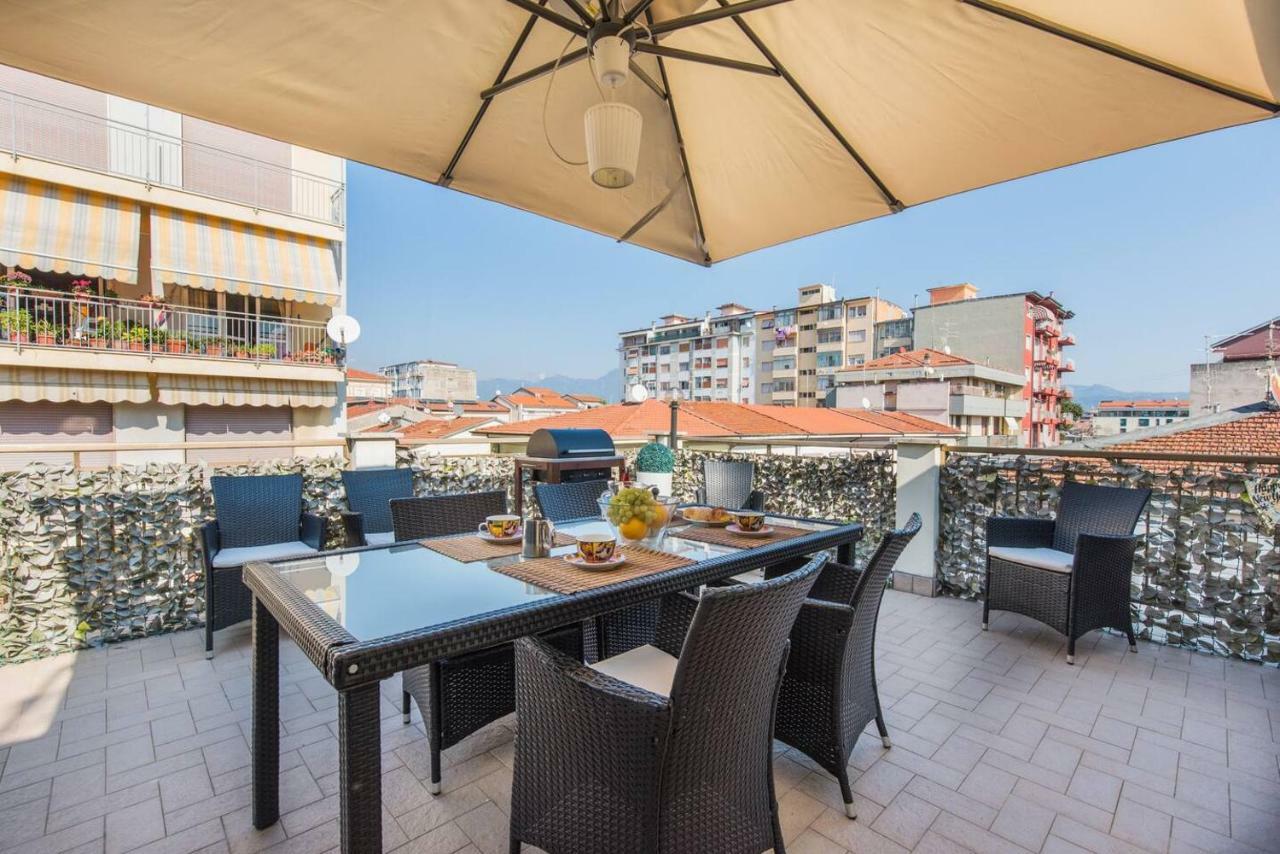 Altido Apt For 8 With Huge Terrace In Old Town Of 维亚雷焦 外观 照片