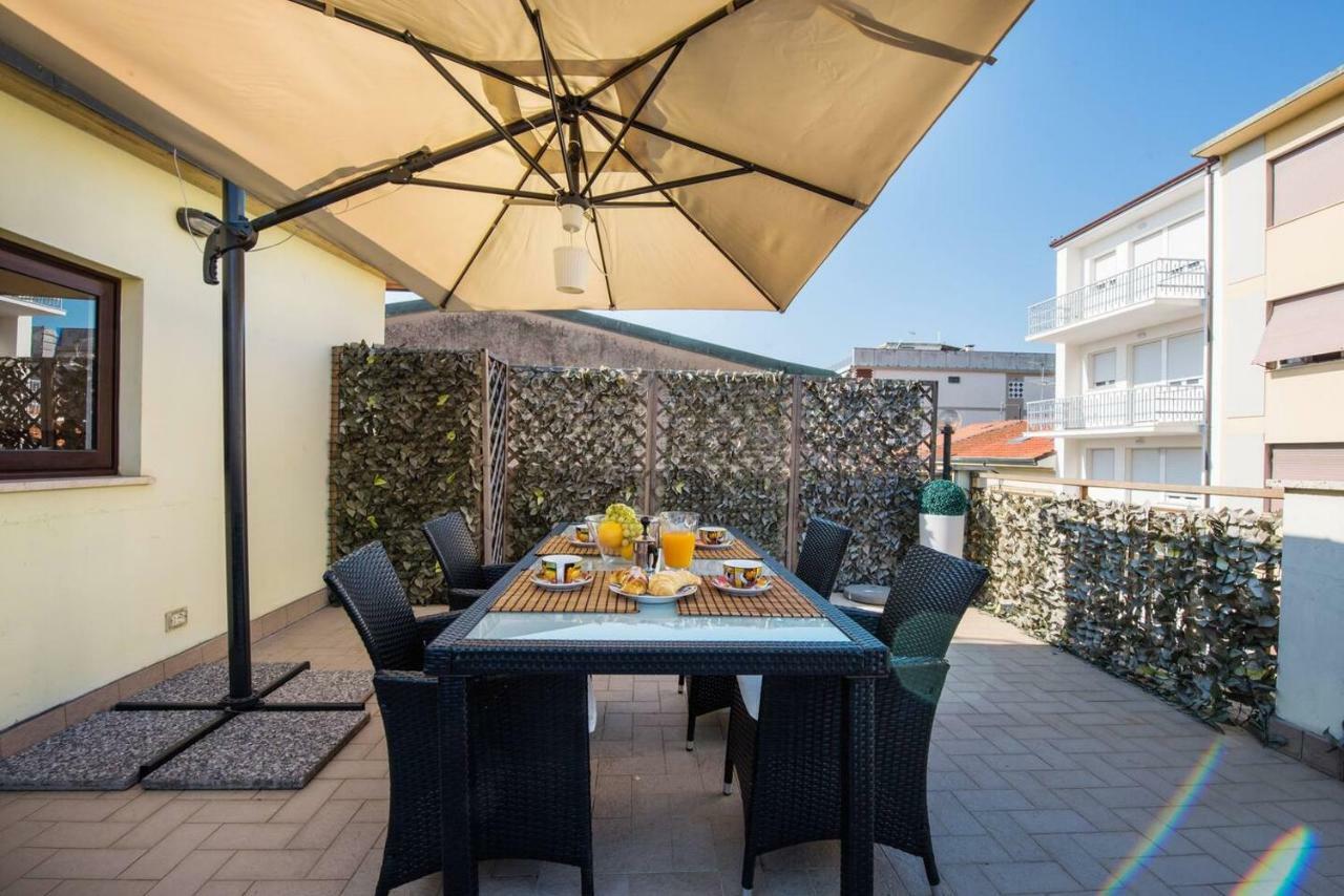 Altido Apt For 8 With Huge Terrace In Old Town Of 维亚雷焦 外观 照片